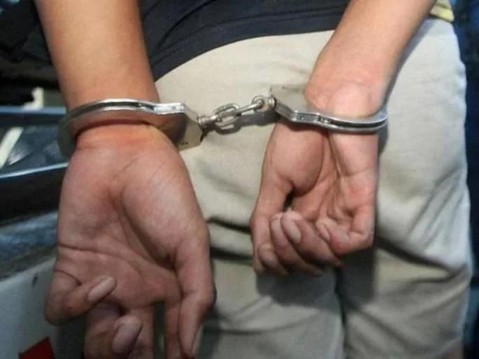 Meets him near the hospital, drinks tea and loses his sweet pink in beed | प्रेमानं करतो चोरी... दवाखान्याजवळ भेटतो, चहा पाजतो अन् गोडी‘गुलाबी’ने लुटतो Meets him near the hospital, drinks tea and loses his sweet pink in beed | प्रेमानं करतो चोरी... दवाखान्याजवळ भेटतो, चहा पाजतो अन् गोडी‘गुलाबी’ने लुटतो