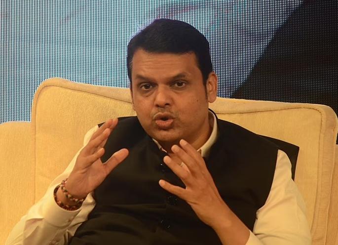 Fadnavis targets government of MVA after death of poisoned farmer outside ministry | मंत्रालयाबाहेर विष प्राशन केलेल्या शेतकऱ्याच्या मृत्यूनंतर फडणवीसांचा सरकारवर निशाणा Fadnavis targets government of MVA after death of poisoned farmer outside ministry | मंत्रालयाबाहेर विष प्राशन केलेल्या शेतकऱ्याच्या मृत्यूनंतर फडणवीसांचा सरकारवर निशाणा