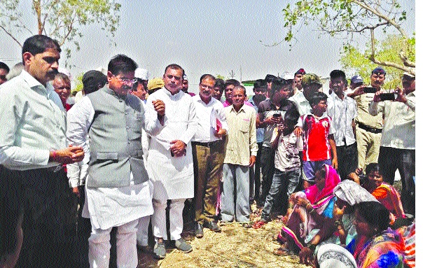 In the next two days, twenty fodder camps: Vijay Sivatare | पुढील दोन दिवसांत वीस चारा छावण्या - : विजय शिवतारे In the next two days, twenty fodder camps: Vijay Sivatare | पुढील दोन दिवसांत वीस चारा छावण्या - : विजय शिवतारे