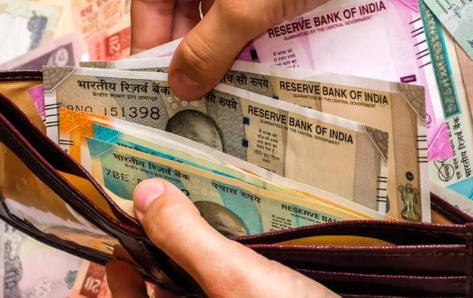 Special article: Will the Corona-era inequality erode the world? inequality of poor and rich | विशेष लेख: कोरोना काळात भडकलेला विषमतेचा वणवा जग बेचिराख करणार? Special article: Will the Corona-era inequality erode the world? inequality of poor and rich | विशेष लेख: कोरोना काळात भडकलेला विषमतेचा वणवा जग बेचिराख करणार?