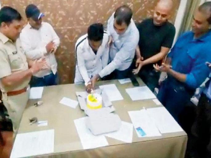 5Police suspended; Celebrating the criminal's birthday became expensive | ५ पोलिसांचं निलंबन; गुन्हेगाराचा वाढदिवस साजरा करणं पडलं महागात 5Police suspended; Celebrating the criminal's birthday became expensive | ५ पोलिसांचं निलंबन; गुन्हेगाराचा वाढदिवस साजरा करणं पडलं महागात