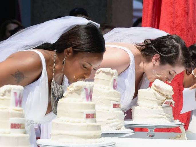 Shocking! Woman dies in cake-eating contest in Australia | धक्कादायक! केक खाऊन श्वास कोंडल्याने महिलेचा मृत्यू, स्पर्धेत खात होती केक! Shocking! Woman dies in cake-eating contest in Australia | धक्कादायक! केक खाऊन श्वास कोंडल्याने महिलेचा मृत्यू, स्पर्धेत खात होती केक!