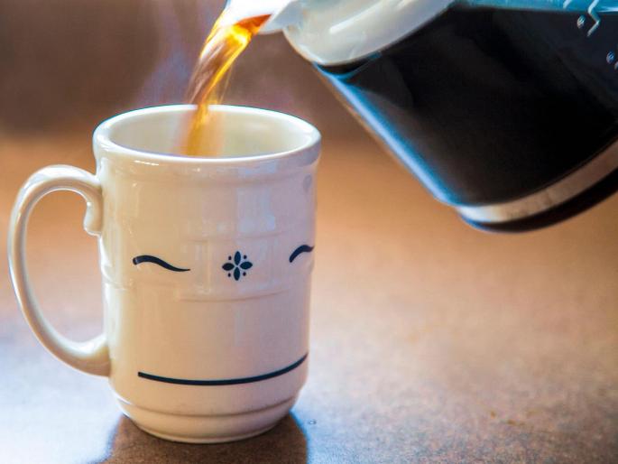 These foods increase calcium deficiency | 'या' पदार्थांमुळे कमी होतं शरीरातील कॅल्शिअम, वेळीच व्हा सावध!