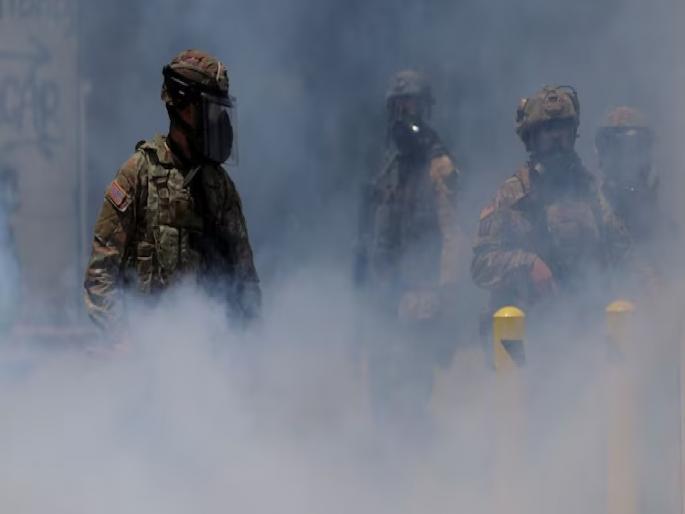 Pentagon sends 700 Marines to Los Angeles escalates response to protests | लॉस एंजेलिसमध्ये परिस्थिती चिघळली; ट्रम्प प्रशासनाने कॅलिफोर्नियाच्या रस्त्यांवर उतरवले ७०० मरीन कमांडो Pentagon sends 700 Marines to Los Angeles escalates response to protests | लॉस एंजेलिसमध्ये परिस्थिती चिघळली; ट्रम्प प्रशासनाने कॅलिफोर्नियाच्या रस्त्यांवर उतरवले ७०० मरीन कमांडो