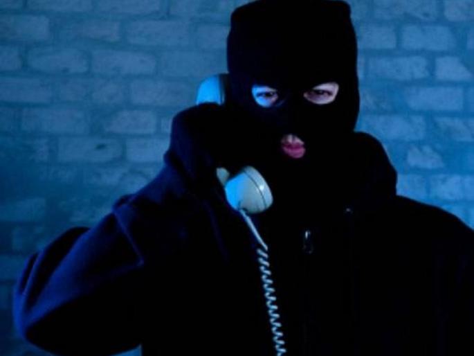 I'm talking from the bank! 1 lakh online looted of teacher asking for credit card, OTP information | बँकेच्या नावे आलेल्या फोनबाबत सावधान;क्रेडिट कार्ड, ओटीपीची विचारत शिक्षकाचे १ लाख लंपास I'm talking from the bank! 1 lakh online looted of teacher asking for credit card, OTP information | बँकेच्या नावे आलेल्या फोनबाबत सावधान;क्रेडिट कार्ड, ओटीपीची विचारत शिक्षकाचे १ लाख लंपास