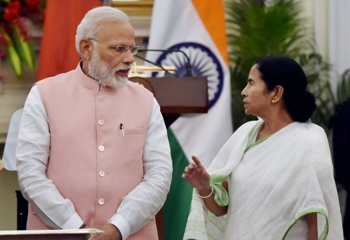 Mango from Chief Minister Mamata Banerjee to Prime Minister Modi | मुख्यमंत्री ममता बॅनर्जींकडून पंतप्रधान मोदी यांना आंबे Mango from Chief Minister Mamata Banerjee to Prime Minister Modi | मुख्यमंत्री ममता बॅनर्जींकडून पंतप्रधान मोदी यांना आंबे