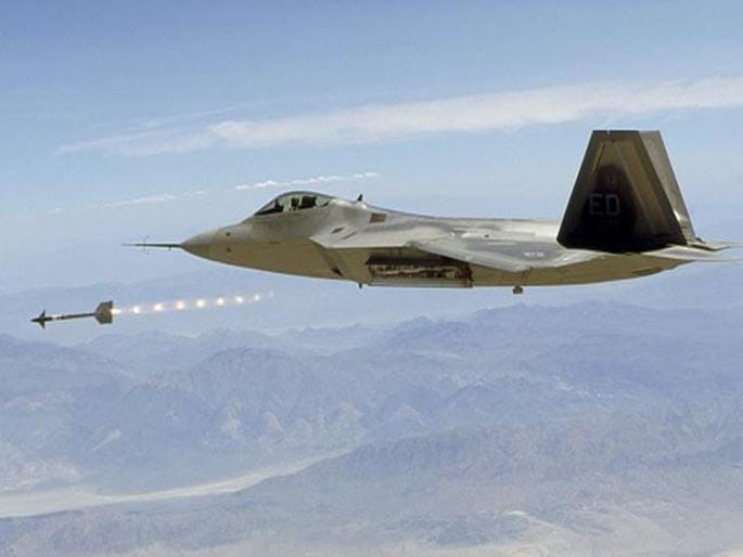 Now a suspicious object seen flying in Canadian skies, shot down by American fighter jets | आता कॅनडाच्या आकाशात उडताना दिसली संशयास्पद वस्तू, अमेरिकन लढाऊ विमानांनी पाडली Now a suspicious object seen flying in Canadian skies, shot down by American fighter jets | आता कॅनडाच्या आकाशात उडताना दिसली संशयास्पद वस्तू, अमेरिकन लढाऊ विमानांनी पाडली