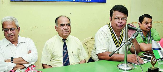 Stay away from tobacco for family's sake | कुटुंबाच्या भल्यासाठी तंबाखूपासून दूर रहा Stay away from tobacco for family's sake | कुटुंबाच्या भल्यासाठी तंबाखूपासून दूर रहा