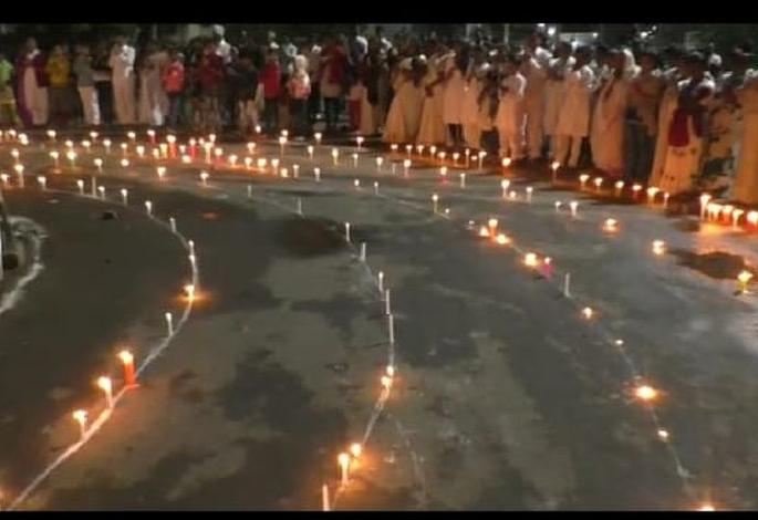 The tradition of 'Candle March' celebrated for 13 years! | १३ वर्षापासून जपली ‘कॅण्डल मार्च’ची परंपरा! The tradition of 'Candle March' celebrated for 13 years! | १३ वर्षापासून जपली ‘कॅण्डल मार्च’ची परंपरा!