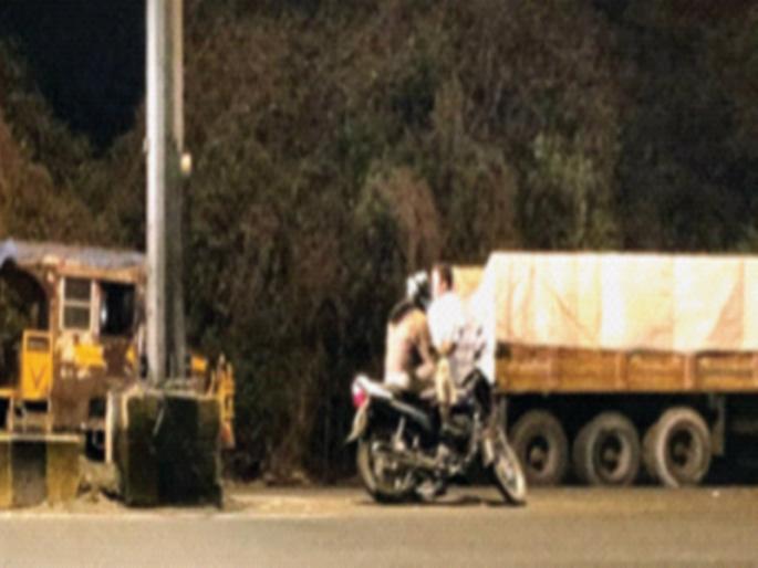 Illegal recovery from heavy drivers | अवजड वाहनचालकांकडून अवैध वसुली Illegal recovery from heavy drivers | अवजड वाहनचालकांकडून अवैध वसुली