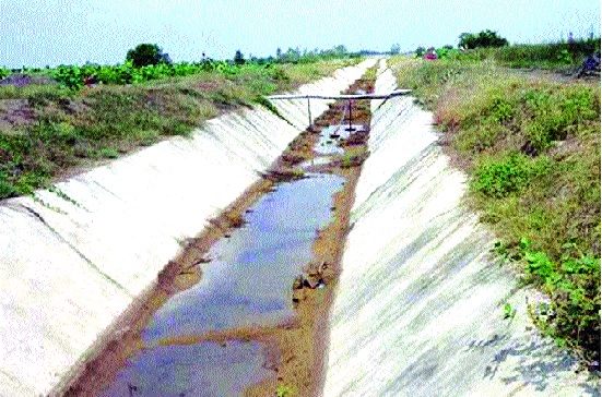 Thirty-five lakh hectare area of ​​Satara district is thirsty ... | सातारा जिल्ह्यातील साडेपाच लाख हेक्टर क्षेत्र तहानलेलेच...