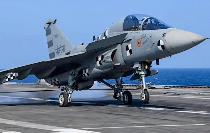 Approval for purchase of Mark-1 Tejas fighter aircraft | मार्क-१ तेजस लढावू विमाने खरेदीस मंजुरी Approval for purchase of Mark-1 Tejas fighter aircraft | मार्क-१ तेजस लढावू विमाने खरेदीस मंजुरी