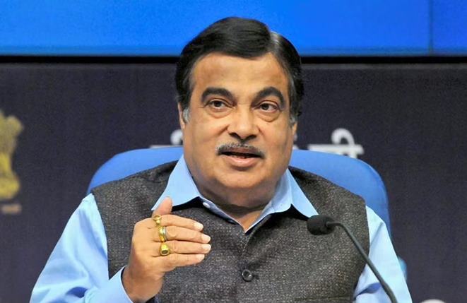 Farmers' protesters lose credibility after January 26 violence in Delhi, Nitin gadkari | 'गडचिरोलीतील नक्षलवाद्यांना समर्थन करणाऱ्यांचे फोटो दिल्लीतील आंदोलनात कसे?' Farmers' protesters lose credibility after January 26 violence in Delhi, Nitin gadkari | 'गडचिरोलीतील नक्षलवाद्यांना समर्थन करणाऱ्यांचे फोटो दिल्लीतील आंदोलनात कसे?'