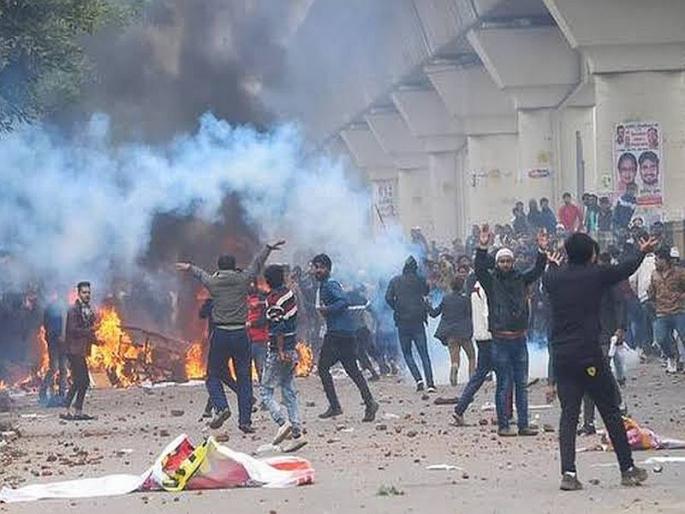 Police call for help in shooting dead in attack by caa protest | पोलीस गोळीबारातील मृतांना मदत देण्याची घोषणा मागे Police call for help in shooting dead in attack by caa protest | पोलीस गोळीबारातील मृतांना मदत देण्याची घोषणा मागे