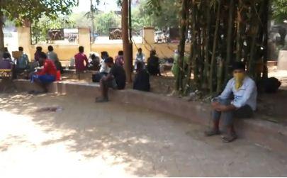 Coronavirus: Police detained 231 pedestrians who are going to UP and bihar pda | Coronavirus : पायी गावी चालत जाणाऱ्या २३१ जणांना पोलिसांनी घेतले ताब्यात Coronavirus: Police detained 231 pedestrians who are going to UP and bihar pda | Coronavirus : पायी गावी चालत जाणाऱ्या २३१ जणांना पोलिसांनी घेतले ताब्यात