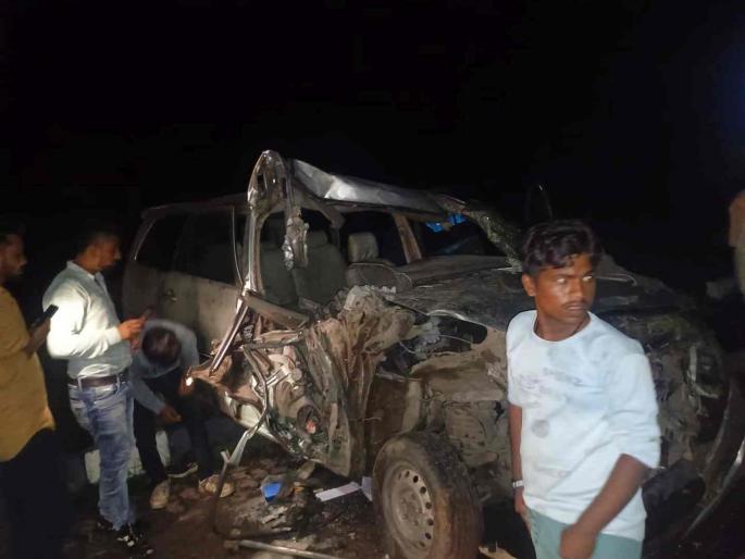 A speeding car collided with a tractor, a youth from Khamgaon died on the spot | भरधाव कार ट्रॅक्टरला धडकली, खामगावातील युवकाचा जागीच मृत्यू