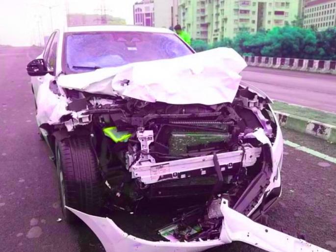 Brokers deal with accident compensation for amount received by the relatives of the deceased | अपघाताच्या भरपाईवरही दलालांचा डाेळा; मृतांच्या नातेवाइकांना मिळणाऱ्या रकमेवरच ‘डल्ला’ Brokers deal with accident compensation for amount received by the relatives of the deceased | अपघाताच्या भरपाईवरही दलालांचा डाेळा; मृतांच्या नातेवाइकांना मिळणाऱ्या रकमेवरच ‘डल्ला’