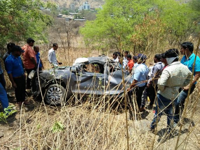 The car collapsed in the valley bridge on new satara -Mumbai Highway | सातारा -मुंबई नवीन महामार्गावरील दरी पुलावरुन कार कोसळली 