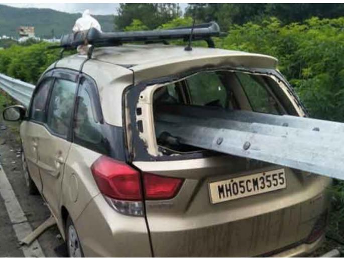 horrific accident near somatne phata, three are seriously injured | चालकाचे कारवरील नियंत्रण सुटल्याने साेमाटणे पुलाजवळ भीषण अपघात horrific accident near somatne phata, three are seriously injured | चालकाचे कारवरील नियंत्रण सुटल्याने साेमाटणे पुलाजवळ भीषण अपघात