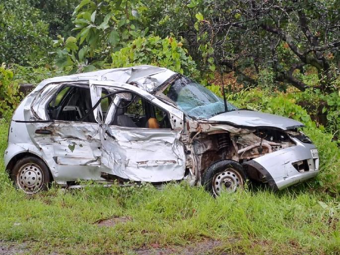 Mother and son died on the spot in an accident at Torsole on the Devgad-Nipani highway | Sindhudurg: ट्रकची कारला भीषण धडक, अपघातात माय-लेकाचा जागीच मृत्यू Mother and son died on the spot in an accident at Torsole on the Devgad-Nipani highway | Sindhudurg: ट्रकची कारला भीषण धडक, अपघातात माय-लेकाचा जागीच मृत्यू