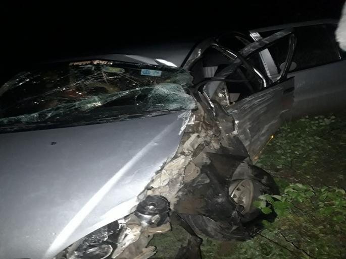 Truck and car accident near Anjnavadi; One killed and three injured | अंजनावाडीजवळ ट्रक व कार अपघात; एकजण ठार तर तिघे जखमी  Truck and car accident near Anjnavadi; One killed and three injured | अंजनावाडीजवळ ट्रक व कार अपघात; एकजण ठार तर तिघे जखमी