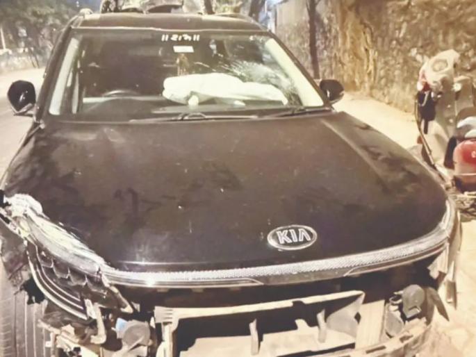 In Ghatkopar, a minor driving a car collided forcefully with a motorcycle, injuring a couple | Mumbai Accident: १०० च्या स्पीडने अल्पवयीन कार चालकाने दिली जोरात धडक; दाम्पत्य ५० फूट दूर फेकले गेले In Ghatkopar, a minor driving a car collided forcefully with a motorcycle, injuring a couple | Mumbai Accident: १०० च्या स्पीडने अल्पवयीन कार चालकाने दिली जोरात धडक; दाम्पत्य ५० फूट दूर फेकले गेले
