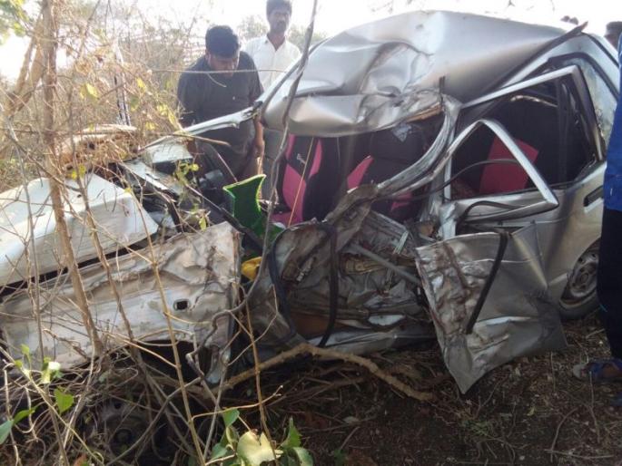 Accidental death of 2 youths returning to their home by celebrating New Year in Yavatmal | यवतमाळ : न्यू इअरचं सेलिब्रेशन करुन घराकडे परतणा-या 2  तरुणांचा अपघाती मृत्यू Accidental death of 2 youths returning to their home by celebrating New Year in Yavatmal | यवतमाळ : न्यू इअरचं सेलिब्रेशन करुन घराकडे परतणा-या 2  तरुणांचा अपघाती मृत्यू