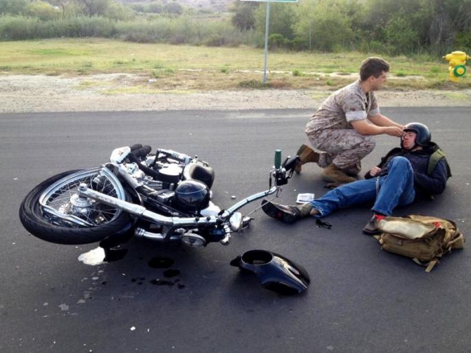 Help the injured during the accident | अपघाताच्या वेळी जखमींना मदत करून ठेवा माणुसकीचे भान