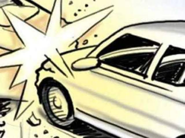 Crime against a driver who hit a police van | पोलीस व्हॅनला धडक देणाऱ्या कारचालकावर गुन्हा Crime against a driver who hit a police van | पोलीस व्हॅनला धडक देणाऱ्या कारचालकावर गुन्हा