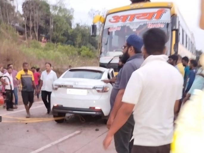 Travel bus and car collide six seriously injured in accident | आराम बस आणि कार यांची धडक, सहा जण गंभीर जखमी Travel bus and car collide six seriously injured in accident | आराम बस आणि कार यांची धडक, सहा जण गंभीर जखमी