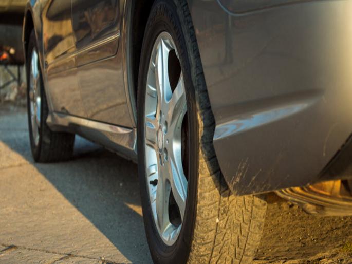 A dog was deliberately killed by a Mercedes Benz an incident in Swargate area | निर्दयीपणाचा कळस! जाणीवपूर्वक मर्सिडिझ बेन्झ अंगावर घालून कुत्र्याचा बळी, स्वारगेट परिसरातील घटना A dog was deliberately killed by a Mercedes Benz an incident in Swargate area | निर्दयीपणाचा कळस! जाणीवपूर्वक मर्सिडिझ बेन्झ अंगावर घालून कुत्र्याचा बळी, स्वारगेट परिसरातील घटना