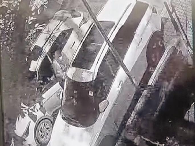 Two luxury cars theft within 40 minutes after turning off the alert siren with the hi-tech kit | सॉफ्टवेअरने दरवाजाचे लॉक उघडले; हायटेक किटने ४० मिनिटांत दोन आलिशान कार लंपास Two luxury cars theft within 40 minutes after turning off the alert siren with the hi-tech kit | सॉफ्टवेअरने दरवाजाचे लॉक उघडले; हायटेक किटने ४० मिनिटांत दोन आलिशान कार लंपास