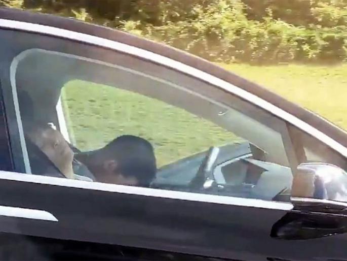 Viral Video : In Massachusetts Tesla driver appears to be asleep in moving car | धक्कादायक! हायवेवर वेगाने धावणाऱ्या कारचा ड्रायव्हर डाराडूर झोपेत, व्हिडीओ व्हायरल Viral Video : In Massachusetts Tesla driver appears to be asleep in moving car | धक्कादायक! हायवेवर वेगाने धावणाऱ्या कारचा ड्रायव्हर डाराडूर झोपेत, व्हिडीओ व्हायरल