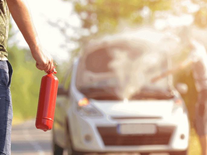 Summer is here, save the car from fire; Avoid these four mistakes... car Care tips | उन्हाळा आला, कारला आगीपासून सांभाळा; या चार चुका जरूर टाळा... Summer is here, save the car from fire; Avoid these four mistakes... car Care tips | उन्हाळा आला, कारला आगीपासून सांभाळा; या चार चुका जरूर टाळा...