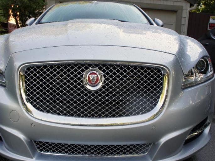 car grill is for ventilation not for asthetics | कारचे ग्रील सौंदर्यवृद्धीसाठी नव्हे तर हवा खेळती राहाण्यासाठी car grill is for ventilation not for asthetics | कारचे ग्रील सौंदर्यवृद्धीसाठी नव्हे तर हवा खेळती राहाण्यासाठी