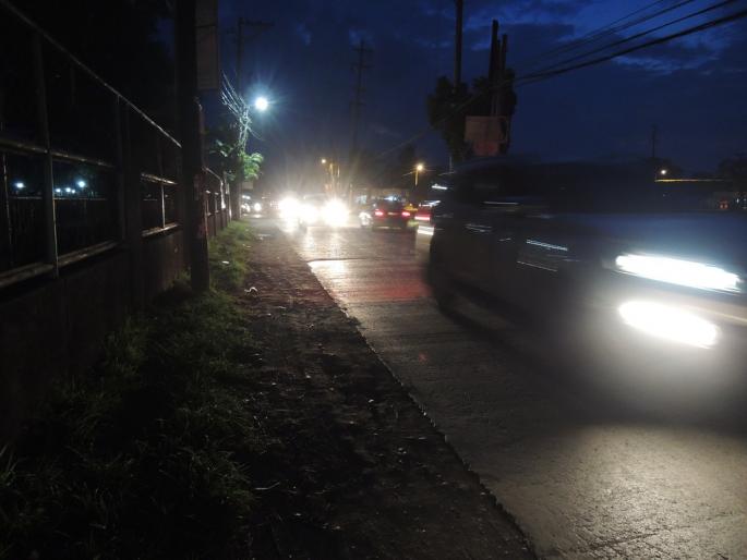 car headlight use mainly dipper not upper | हेडलाइटचा वापर करताना अप्परनव्हे तर डिपरचा वापर प्रामुख्याने करा car headlight use mainly dipper not upper | हेडलाइटचा वापर करताना अप्परनव्हे तर डिपरचा वापर प्रामुख्याने करा