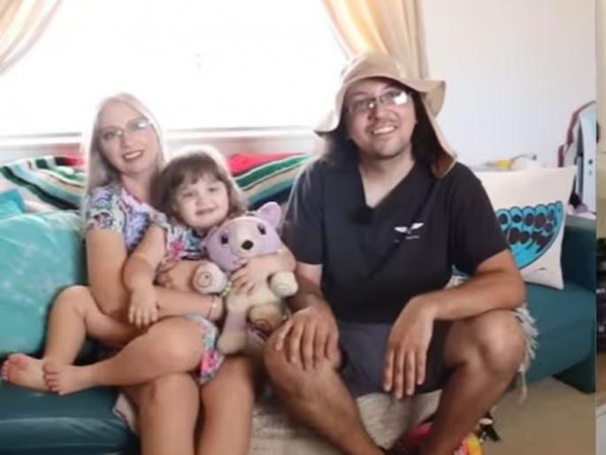 man lived in car for 8 years to become debt free shows his home | ऐकावं ते नवलच! 8 वर्षांपासून कारमध्ये राहतोय 'हा' व्यक्ती; सांगितले अनेक फायदे man lived in car for 8 years to become debt free shows his home | ऐकावं ते नवलच! 8 वर्षांपासून कारमध्ये राहतोय 'हा' व्यक्ती; सांगितले अनेक फायदे
