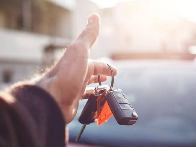 maharashtra leads in passenger vehicle sales while uttar pradesh leads in two wheeler sales | प्रवासी वाहनांच्या विक्रीत महाराष्ट्र, तर दुचाकी विक्रीत यूपी आघाडीवर