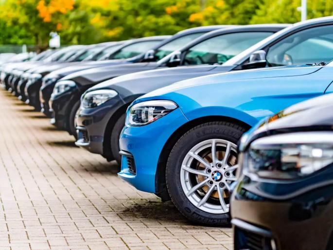 Mangata hai kya, kuch to speak; Market buoyed by strong sales of cars, bikes and smartphones | मंगता है क्या, कुछ तो बोलो; कार, बाइक आणि स्मार्टफोनच्या जोरदार विक्रीमुळे बाजारात उत्साह