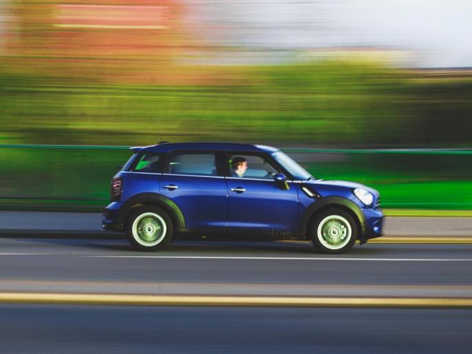 Speed limit 120 km; Still luxury vehicles 'unbridled' | वेगमर्यादा 120 किमी; तरीही आलिशान वाहने ‘बेलगाम’ Speed limit 120 km; Still luxury vehicles 'unbridled' | वेगमर्यादा 120 किमी; तरीही आलिशान वाहने ‘बेलगाम’