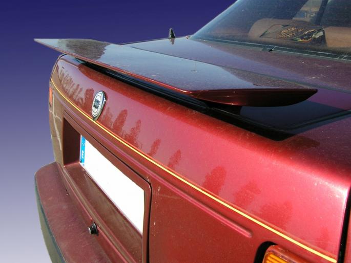 Car Spoilers - Not to showcase, but to cut air | कार स्पॉयलर्स - दिखाऊपाणासाठी नव्हे तर हवा कापण्यासाठी Car Spoilers - Not to showcase, but to cut air | कार स्पॉयलर्स - दिखाऊपाणासाठी नव्हे तर हवा कापण्यासाठी