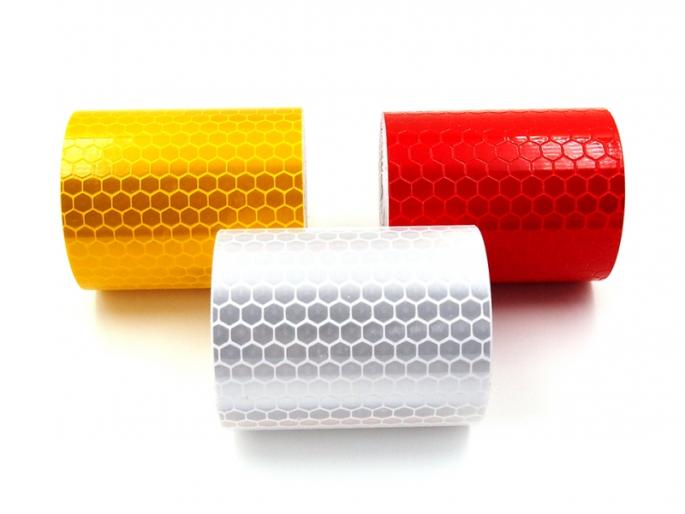 Applying colored stickers with the properties of reflectors is very useful | रिफ्लेक्टरचा गुणधर्म असणारे रंगीत स्टिकर्स लावणे खूप उपयुक्त ठरणारे Applying colored stickers with the properties of reflectors is very useful | रिफ्लेक्टरचा गुणधर्म असणारे रंगीत स्टिकर्स लावणे खूप उपयुक्त ठरणारे