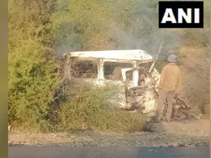 6 Killed In Car-Truck Collision In Gujarat | गुजरातमध्ये कार-ट्रकची भीषण धडक; सात जणांचा जळून मृत्यू 6 Killed In Car-Truck Collision In Gujarat | गुजरातमध्ये कार-ट्रकची भीषण धडक; सात जणांचा जळून मृत्यू