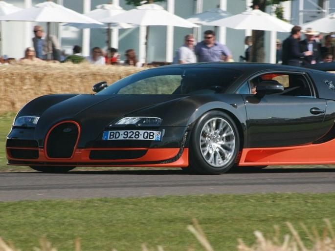 The important part of the safety of the vehicle is the right vehicle safety | टायरमध्ये योग्य हवा हा मोटारीच्या सुरक्षिततेचा महत्त्वाचा घटक