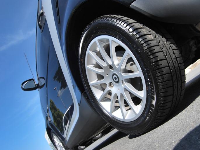 There is a need to pay attention to tires consciously | टायरकडे जाणीवपूर्वक लक्ष देणे ही सुरक्षिततेची गरज There is a need to pay attention to tires consciously | टायरकडे जाणीवपूर्वक लक्ष देणे ही सुरक्षिततेची गरज