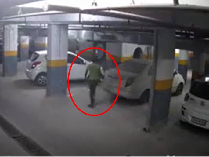 Shocking! Furious at being fired enraged car cleaner throws acid in revenge burn 15 cars | धक्कादायक! नोकरीवरून काढून टाकल्याचा राग, संतापलेल्या कार क्लीनरने सूड घेण्यासाठी फेकलं अॅसिड Shocking! Furious at being fired enraged car cleaner throws acid in revenge burn 15 cars | धक्कादायक! नोकरीवरून काढून टाकल्याचा राग, संतापलेल्या कार क्लीनरने सूड घेण्यासाठी फेकलं अॅसिड