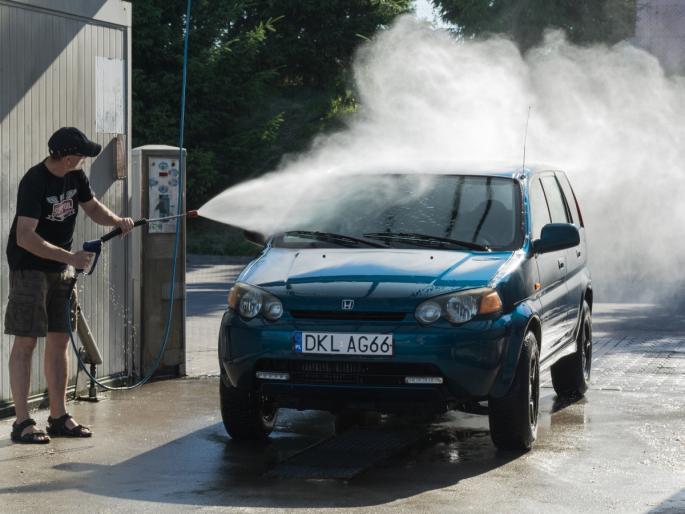 after rainy season do full maintenance of your car | पावसाळ्यानंतर लगेच करा तुमच्या कारची परिपूर्ण देखभाल