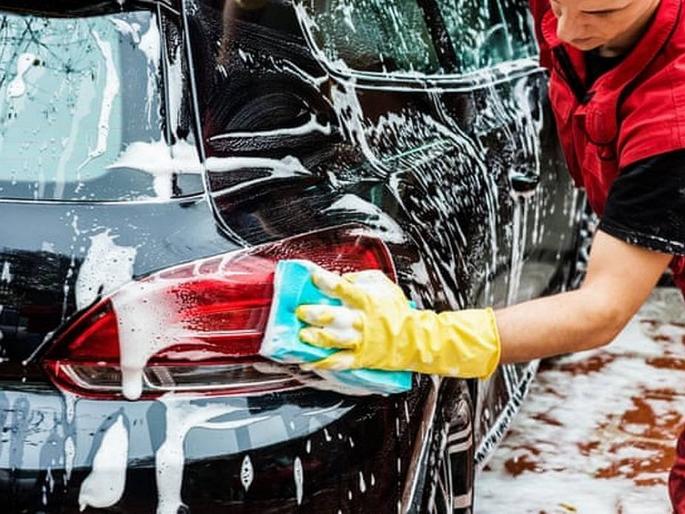 Car Washing Tips: If you frequently wash the car with water, be careful in time, otherwise the car will be damaged | कारला वारंवार पाण्याने धूत असाल तर वेळीच व्हा सावधान, अन्यथा गाडीचं होईल असं नुकसान Car Washing Tips: If you frequently wash the car with water, be careful in time, otherwise the car will be damaged | कारला वारंवार पाण्याने धूत असाल तर वेळीच व्हा सावधान, अन्यथा गाडीचं होईल असं नुकसान