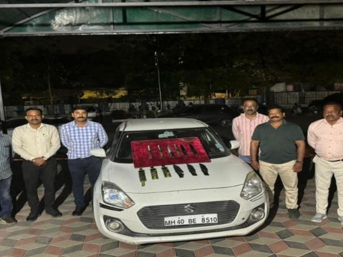 A robbery conspiracy was hatched in a car, four accused were arrested | चक्क कारमध्ये रचला दरोड्याचा कट, चार आरोपींना अटक A robbery conspiracy was hatched in a car, four accused were arrested | चक्क कारमध्ये रचला दरोड्याचा कट, चार आरोपींना अटक