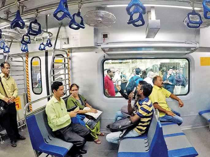 Cool... AC travel on first class pass now in mumbai local | कूल... फर्स्ट क्लासच्या पासवर आता एसीचा प्रवास! Cool... AC travel on first class pass now in mumbai local | कूल... फर्स्ट क्लासच्या पासवर आता एसीचा प्रवास!